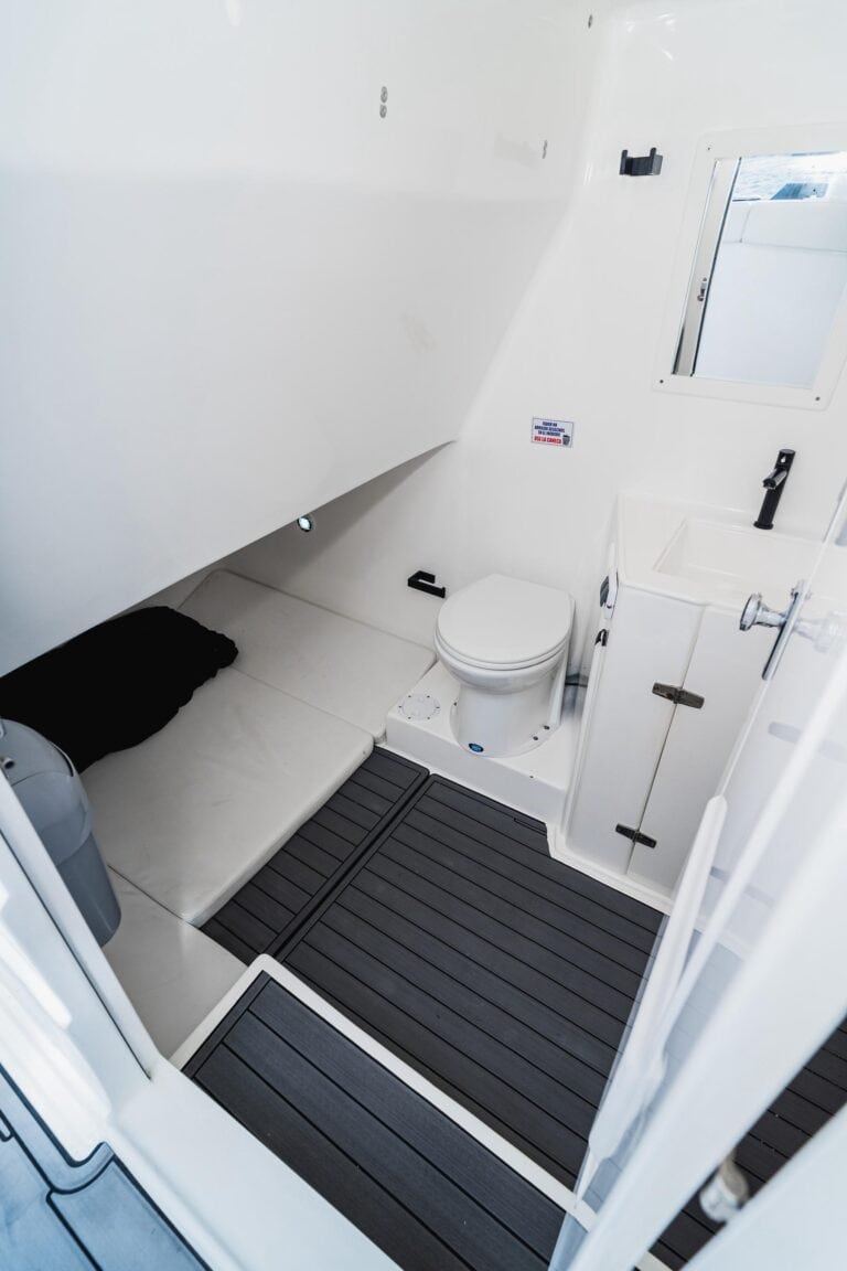 Lancha Deluxe Sport 42′ en Cartagena (foto 19 de 20)