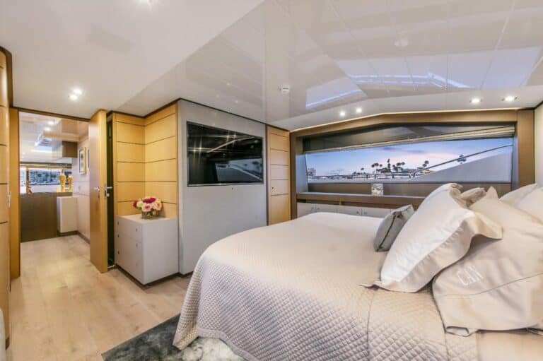 Yate Ferretti 96′ en Cartagena (foto 9 de 20)