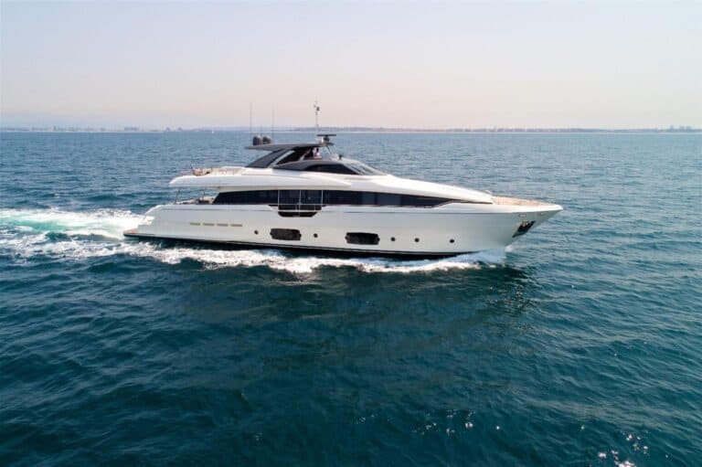 Yate Ferretti 96′ en Cartagena (foto 19 de 20)