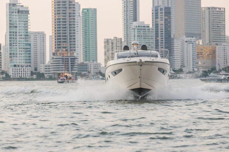 Yate Azimut Atlantis 48′ en Cartagena (foto 2 de 11)