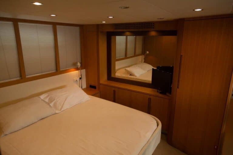 Yate Pershing II 56′ en Cartagena (foto 19 de 20)
