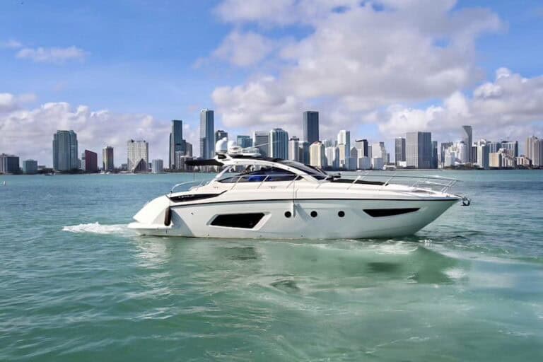 44′ Azimut Atlantis, yacht for rent in Cartagena