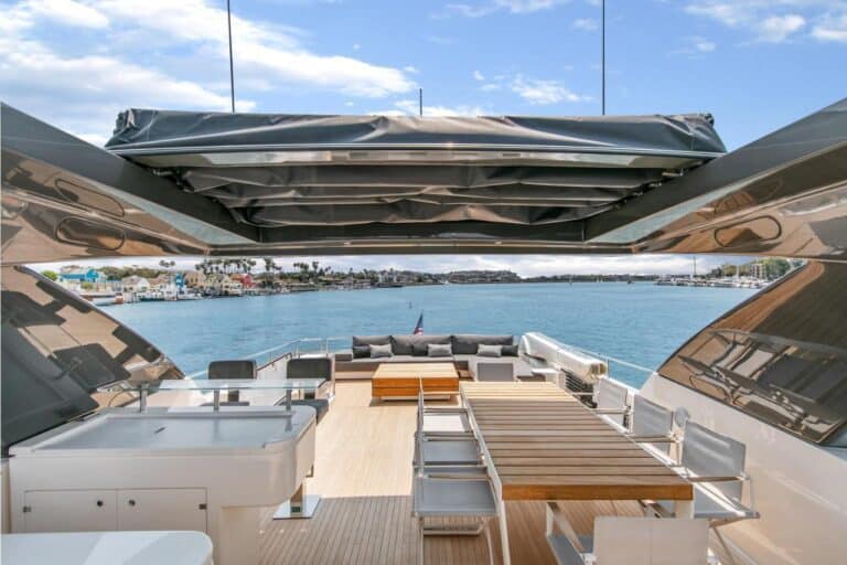 Yate Ferretti 96′ en Cartagena (foto 15 de 20)