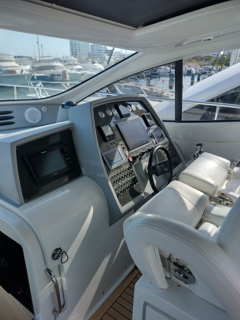 Yate Pershing II 56′ en Cartagena (foto 18 de 20)