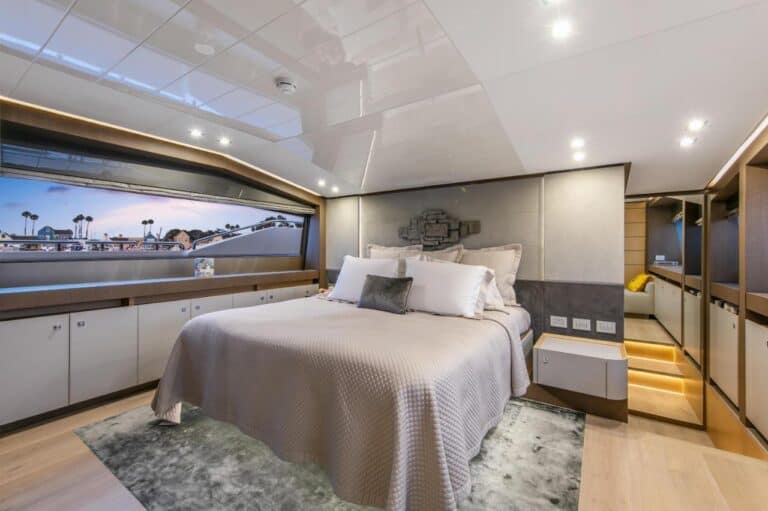 Yate Ferretti 96′ en Cartagena (foto 8 de 20)