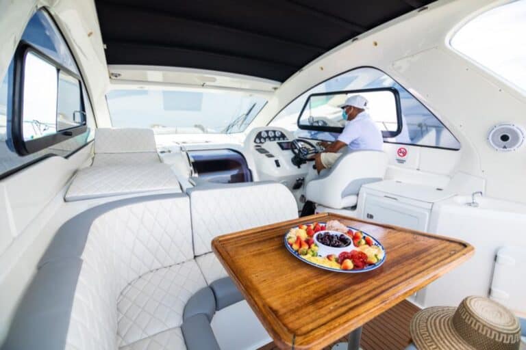 Private charter in Cartagena (photo 11 of 13)