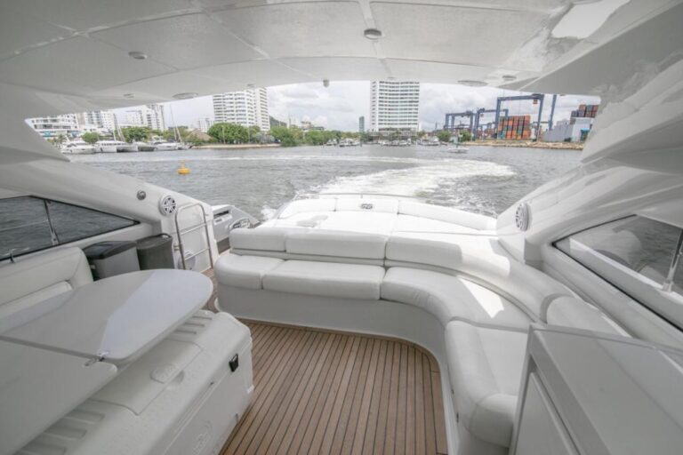 Private charter in Cartagena (photo 12 of 13)