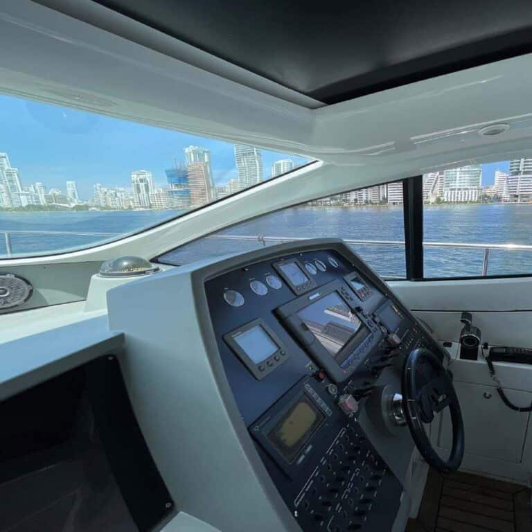 Yate Pershing II 56′ en Cartagena (foto 9 de 20)