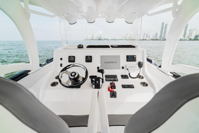Lancha Deluxe Sport 42′ en Cartagena (foto 8 de 20)