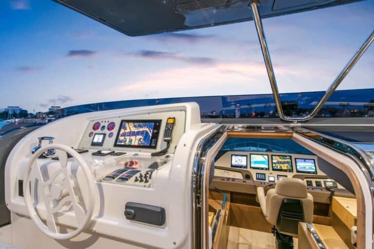 Yate Ferretti 96′ en Cartagena (foto 16 de 20)