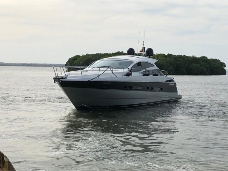 Private charter in Cartagena (photo 9 of 13)