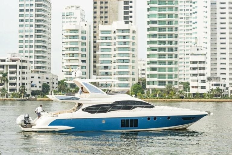 64′ Azimut Flybridge, yacht for rent in Cartagena