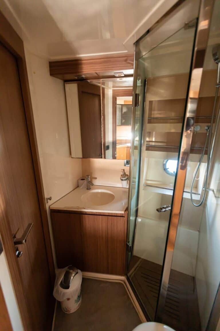 Yate Azimut Atlantis 48′ en Cartagena (foto 7 de 11)