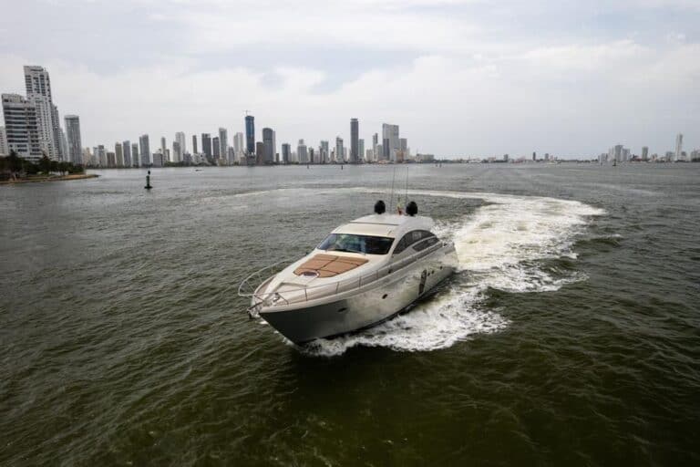 Yacht 64’ Pershing in Cartagena (photo 2 of 14)