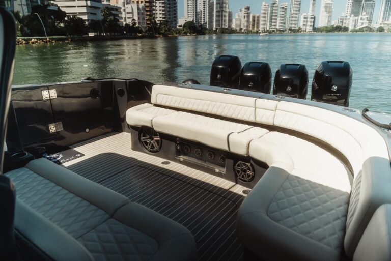 Private charter in Cartagena (photo 10 of 13)