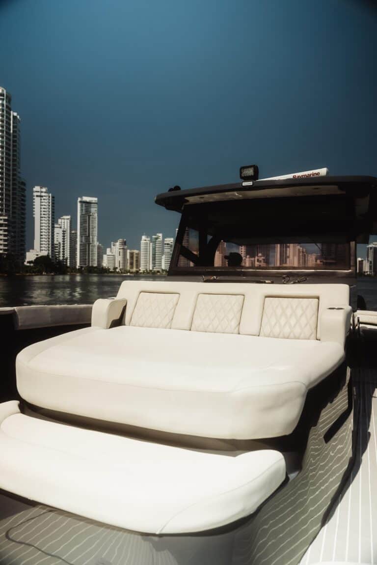 Private charter in Cartagena (photo 11 of 13)
