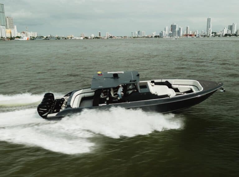 50′ Super Brown, speedboat for rent in Cartagena