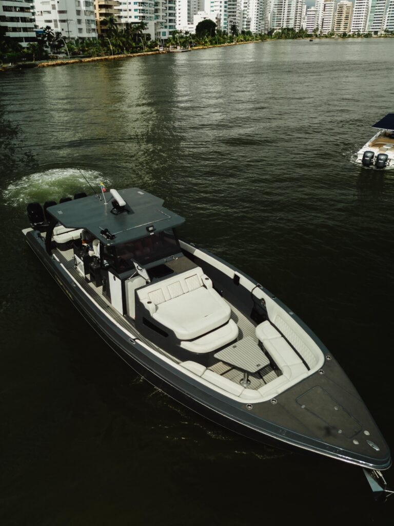 Private charter in Cartagena (photo 9 of 13)