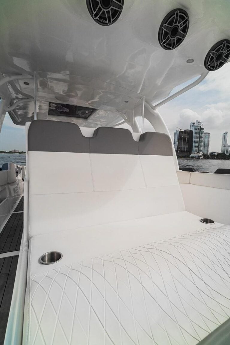 Lancha Deluxe Sport 42′ en Cartagena (foto 2 de 20)