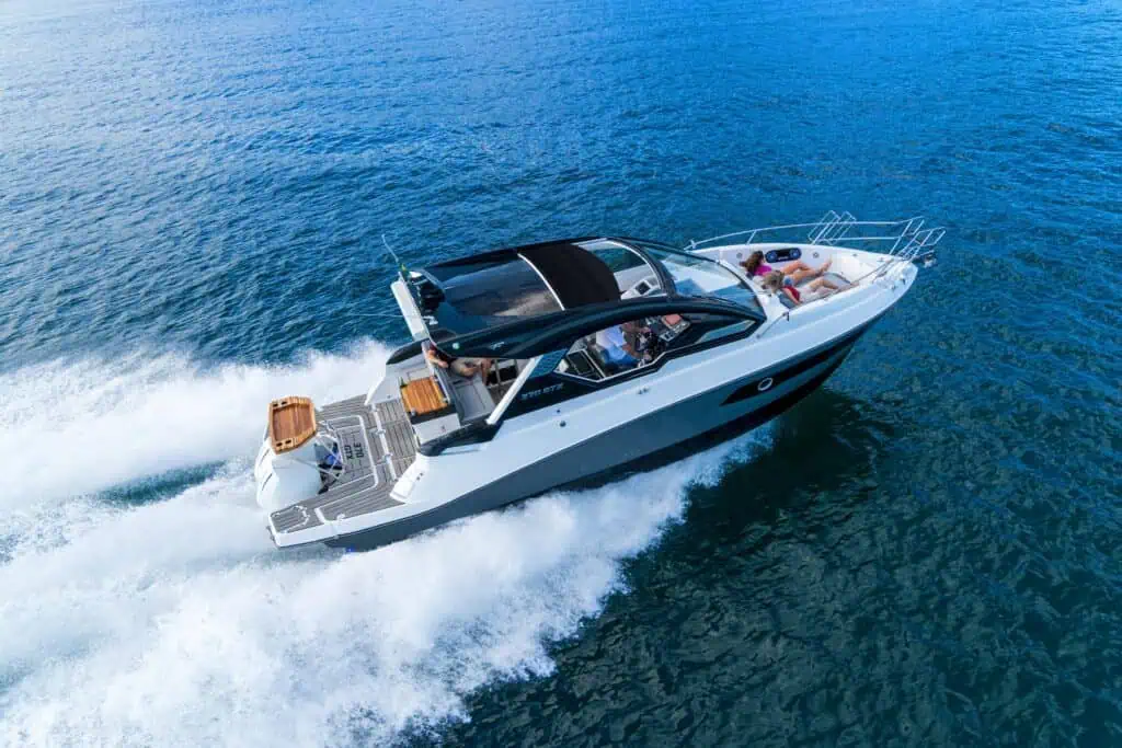 370 Yacht Rental Cartagena
