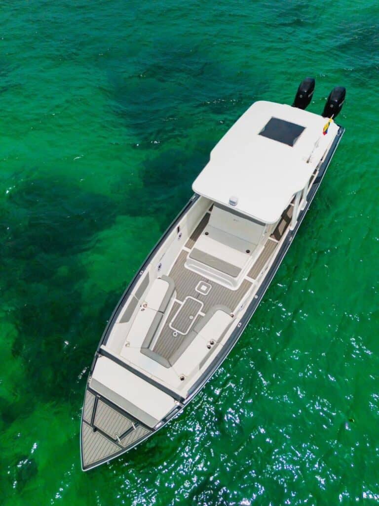 Lancha Deluxe Sport 42′ en Cartagena (foto 11 de 20)