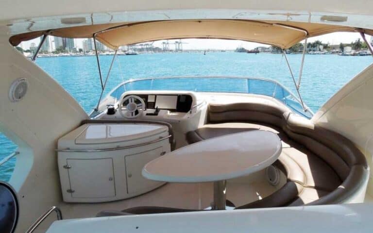 Private charter in Cartagena (photo 10 of 14)