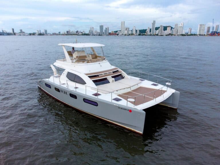 47′ Powercat, catamaran for rent in Cartagena