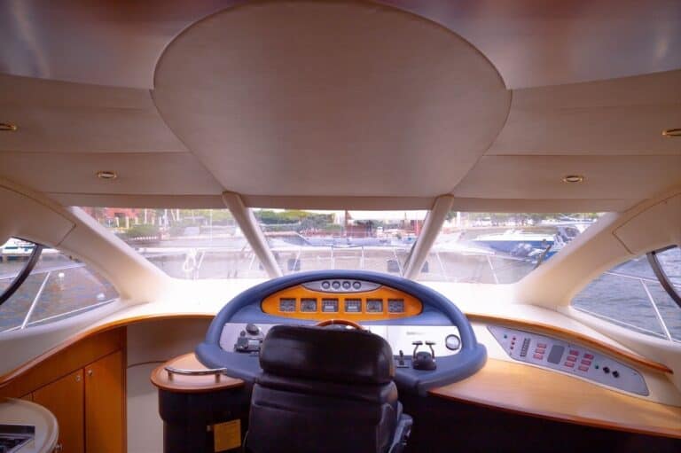 Yacht 55’ Azimut Flybridge in Cartagena (photo 2 of 14)