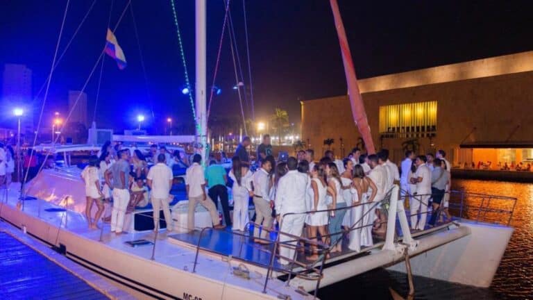 Catamarán para eventos Catamarán de fiesta 65′ en Cartagena (foto 6 de 9)