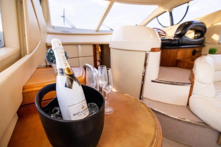 Yate Azimut 46′ en Cartagena (foto 2 de 20)