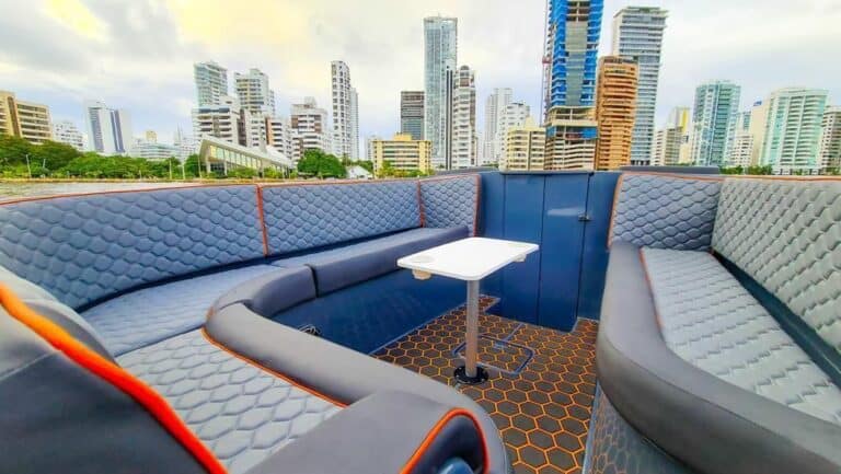 Private charter in Cartagena (photo 8 of 13)