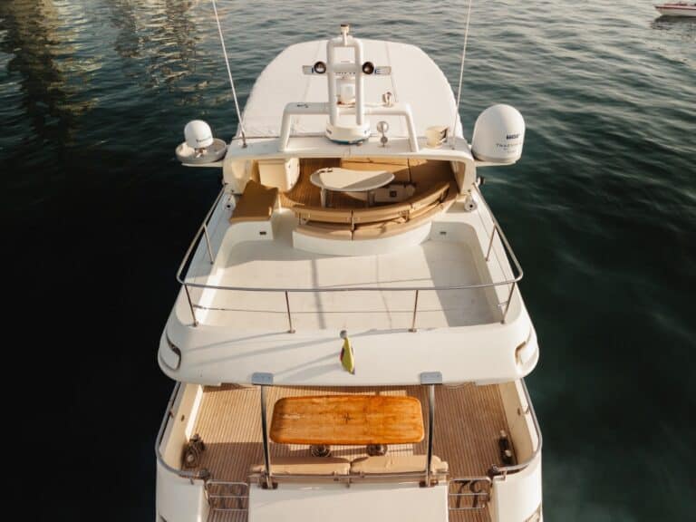 Yacht 70’ Azimut in Cartagena (photo 2 of 13)