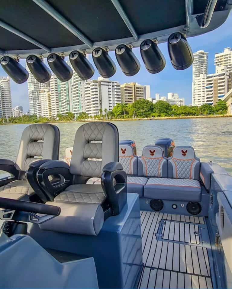 Private charter in Cartagena (photo 13 of 18)