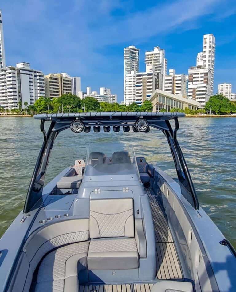 Private charter in Cartagena (photo 14 of 18)