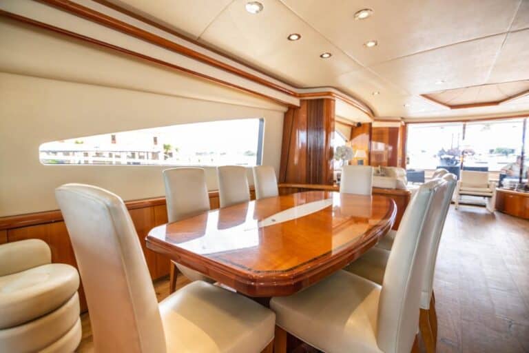 Yate Sunseeker 82′ en Cartagena (foto 12 de 20)