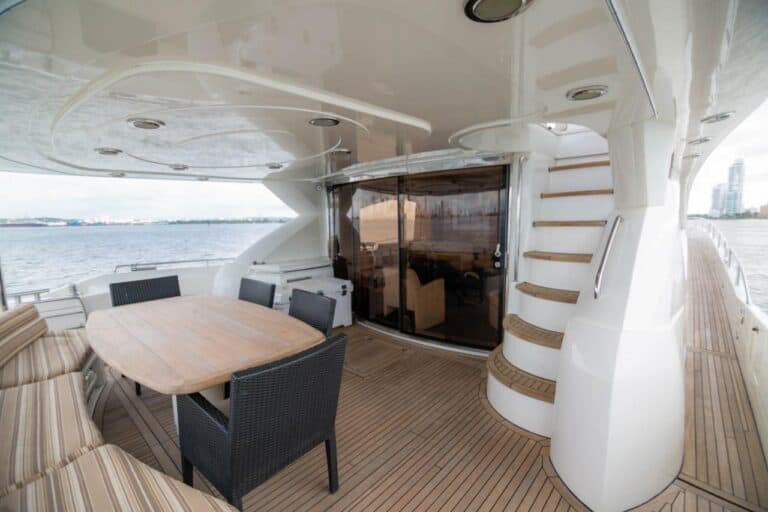Yate Sunseeker 82′ en Cartagena (foto 13 de 20)