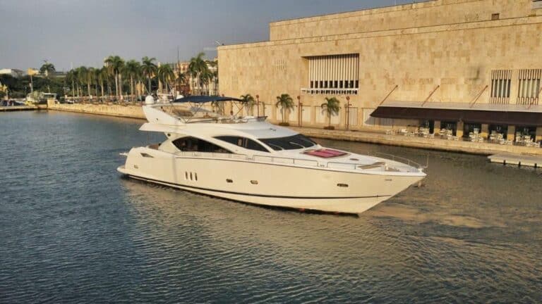 Yate Sunseeker 82′ en Cartagena (foto 4 de 20)