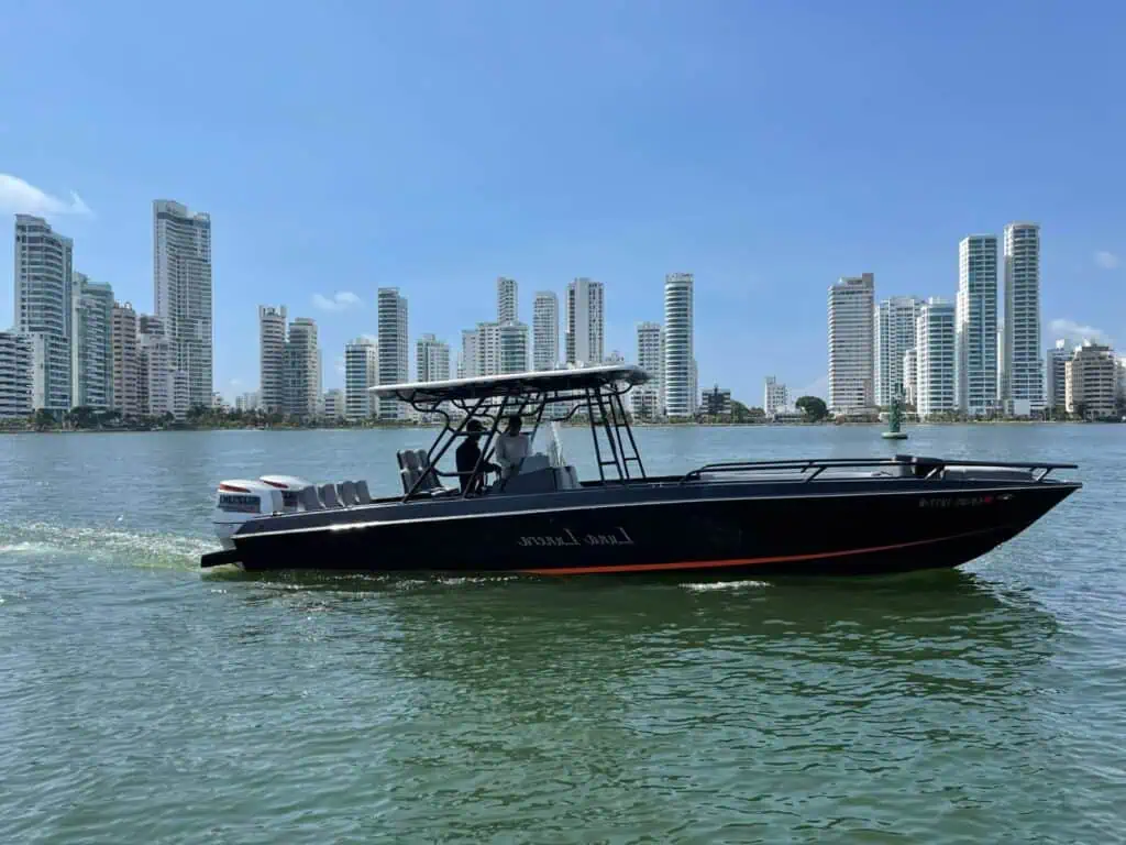 33’ Speed Boat Cartagena | Luxury Boat Rental