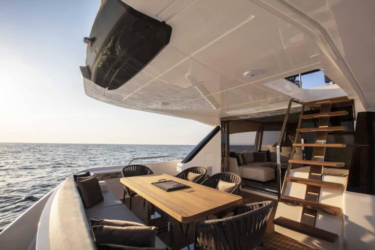 Yate Ferretti 720 en Cartagena (foto 9 de 15)