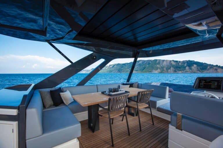 Yate Ferretti 720 en Cartagena (foto 8 de 15)