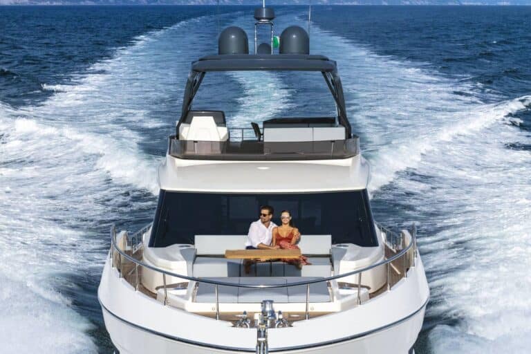 Yate Ferretti 720 en Cartagena (foto 5 de 15)