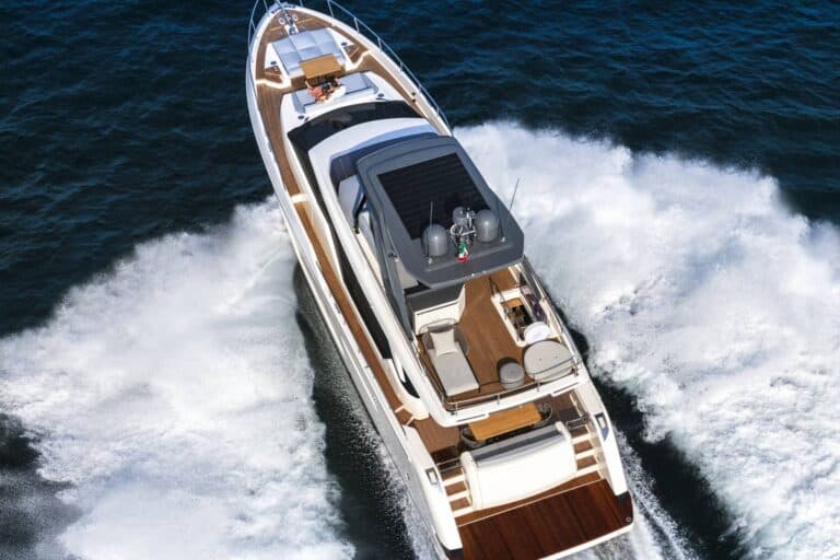 Yate Ferretti 720 en Cartagena (foto 2 de 15)