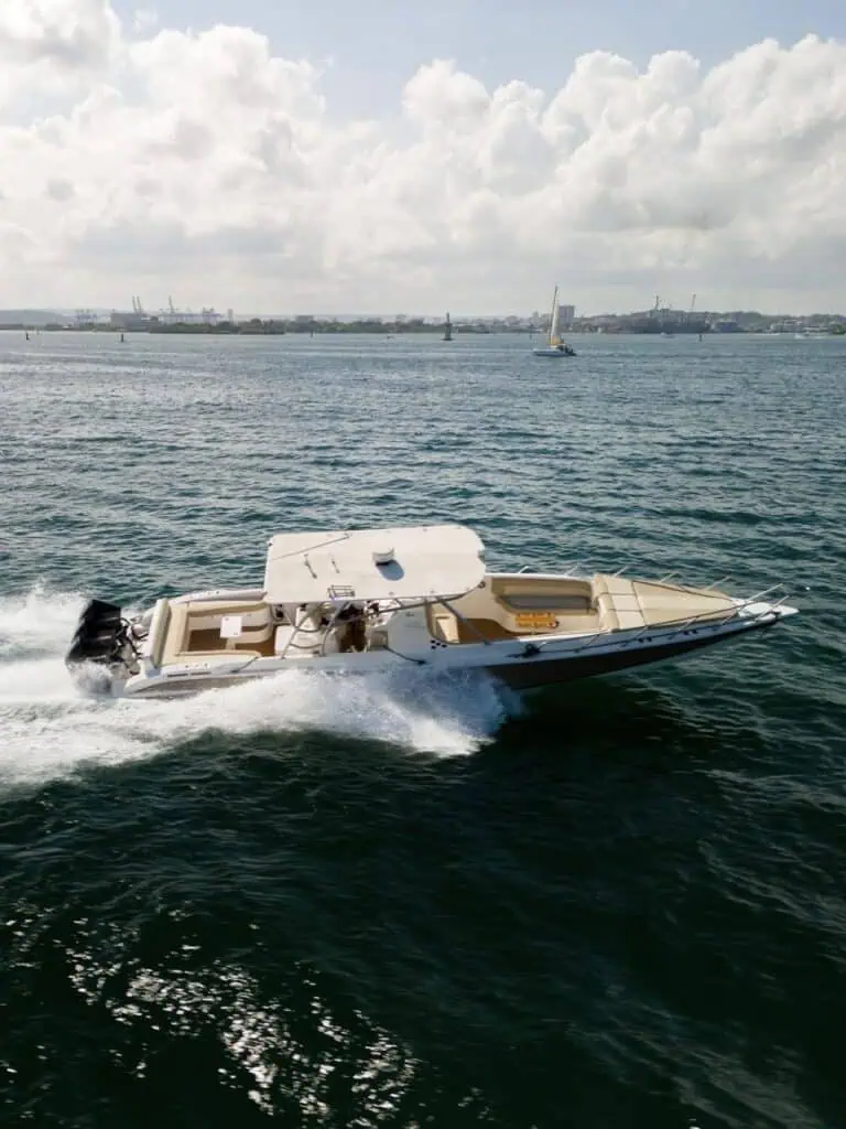 46' Boat Rental Cartagena
