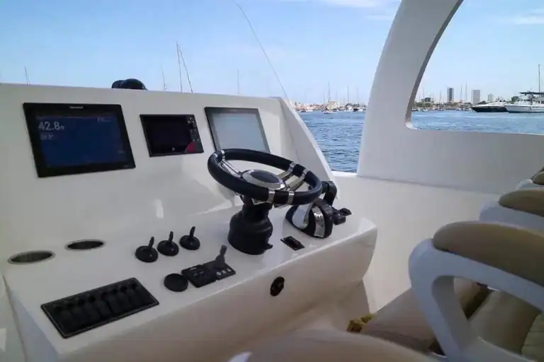 Lancha con cabina Speed Cruiser 43′ en Cartagena (foto 3 de 15)