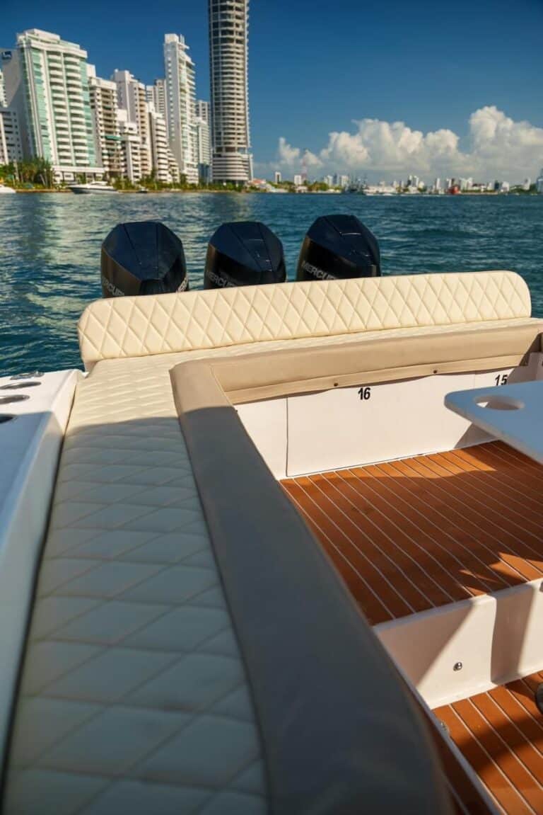 Lancha Express Cruiser 46′ en Cartagena (foto 13 de 15)