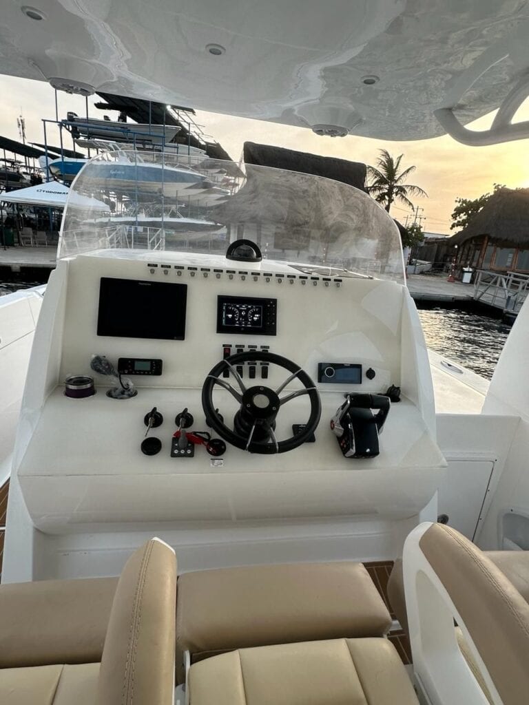 Lancha Luxury Cruiser 41′ en Cartagena (foto 16 de 18)