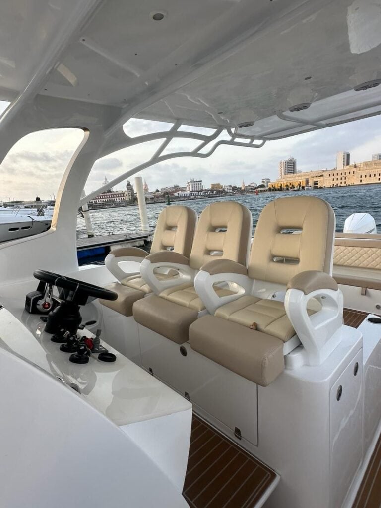 Lancha Luxury Cruiser 41′ en Cartagena (foto 15 de 18)