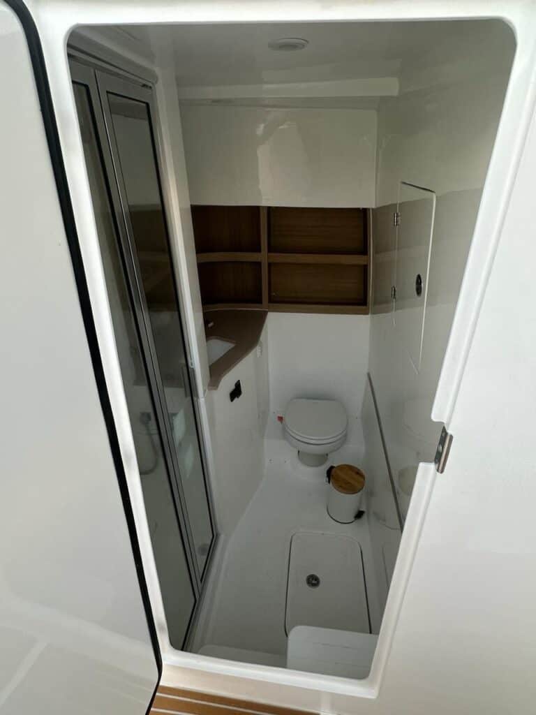 Lancha Luxury Cruiser 41′ en Cartagena (foto 9 de 18)