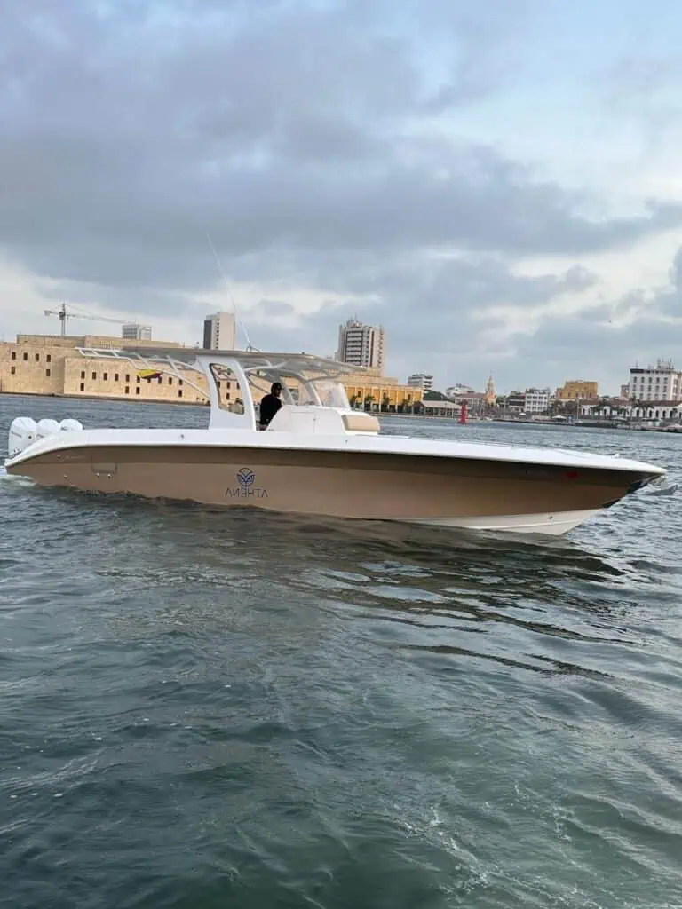 41’ Boat Rental Cartagena.
