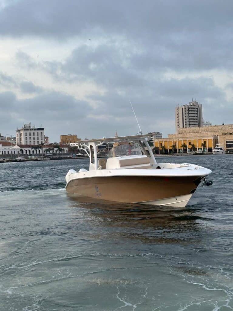 Lancha Luxury Cruiser 41′ en Cartagena (foto 3 de 18)